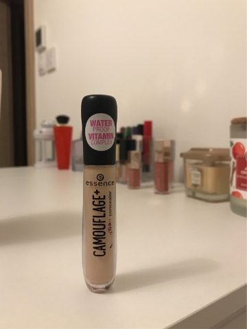 Essence korektor camouflage+ healthy glow concealer 10 light ivory 5ml