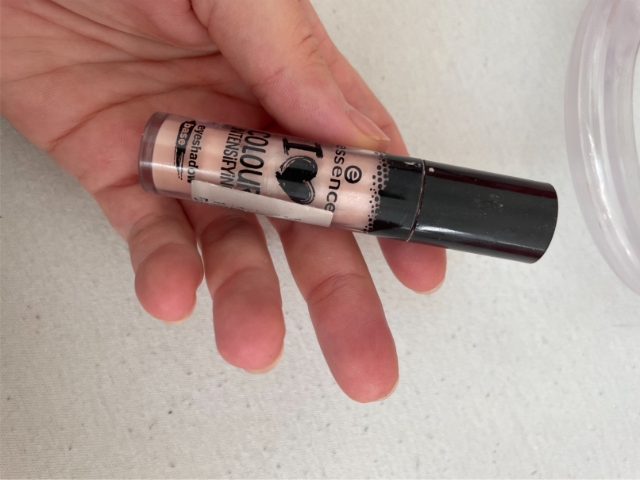 Essence I Love Colour Intensifying Eyeshadow Base báze pod oční stíny 4 ml