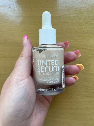 Catrice Nude Drop Tinted Serum Foundation pečující make-up 30 ml