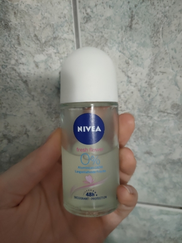 kulička do podpaží Nivea Deo Roll-On 50ml Fresh Flower