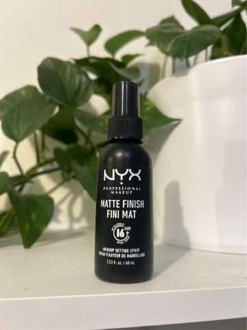 NYX Professional Makeup Matte Finish zmatňující fixační sprej na make-up 60 ml