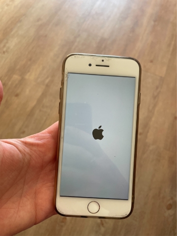 Apple iPhone 7 128 GB stříbrná EU MN932CN / A