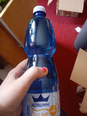 Korunní Balanc - ochucená minerální voda s vlákninou - ananas, 750 ml