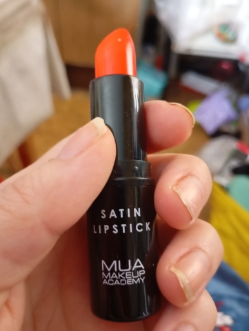 MUA Satin Lipstick – Trophy, Satinierter Lippenstift | Langanhaltender Lippenstift, Satin-Finish