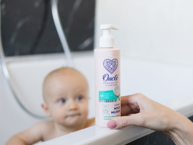 Testujeme mycí mléko Onclé na tělo i vlásky, které mohou miminka používat už od narození