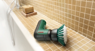 Testujeme čistící kartáč Bosch UniversalBrush, který při úklidu už nedáte z ruky