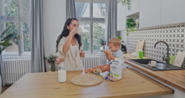 Hrneček mléka i pro předškoláky? Testujeme Batolecí mléko HiPP 4 JUNIOR COMBIOTIK®