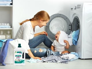 Zbavte prádlo zápachu i bakterií. Otestujte Sanytol Dezinfekci na prádlo Bílé květy!